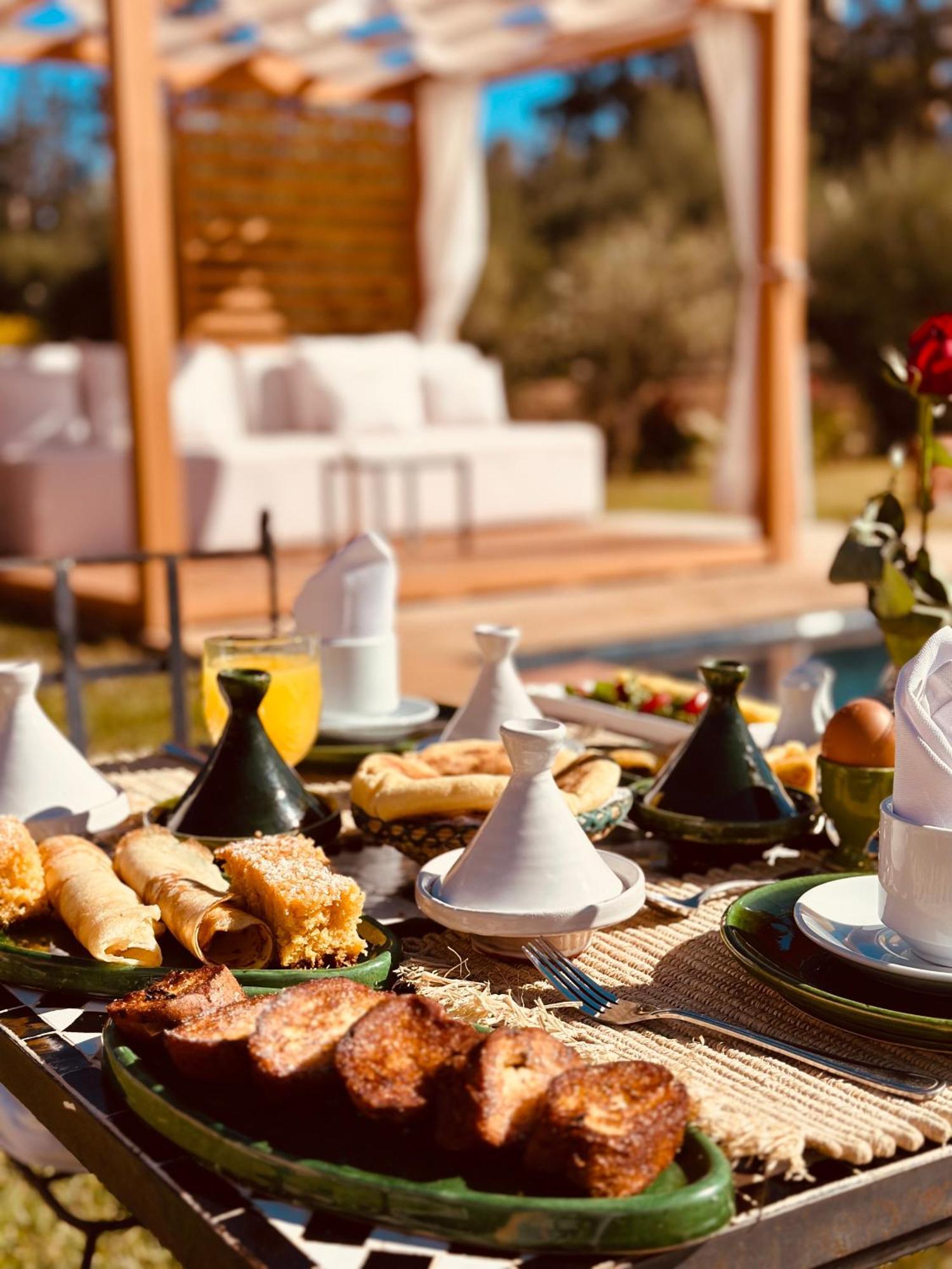 Les Roses By La Siredrah Hotel Ait Bou Zguia Buitenkant foto